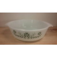 Glasbake "Primrose Dream" Gänseblümchen-Geteilte Auflaufform Mit Einem Avocado-Farbenen Blumenmotiv Größer Griffen in Ausgezeichnetem Zustand Glasbake "Primrose Dream" Gänseblümchen-Geteilte Auflaufform Mit Einem Avocado-Farbenen Blumenmotiv Größer Griffen in Ausgezeichnetem Zustand von Redstone2020