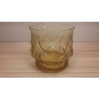 Libbey "Regenflower" Serie Gelb/Bernsteinfarbenes Kleineres Vintage Trinkglas Mit Hübschem Blumenmotiv in Hervorragendem Zustand von Redstone2020