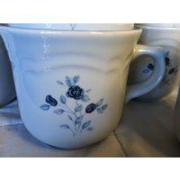 Pfaltzgraff "Blue Poetry" Vintage Glänzende Kaffeetasse/Becher Hervorragender Zustand Hübsche Blaue Rosen von Redstone2020