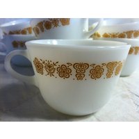 Pyrex "Butterfly Gold" Becher/Kaffeetasse | 1 Corelle Milchglas in Ausgezeichnetem Zustand Eine Tasse von Redstone2020