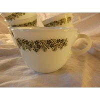 Pyrex "Crazy Daisy" Muster Kaffeetasse/Becher Milchglas Vintage Und in Hervorragendem Zustand von Redstone2020