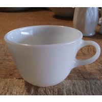 Pyrex Kaffeetasse/Becher Milchglas Vintage in Hervorragendem Zustand von Redstone2020