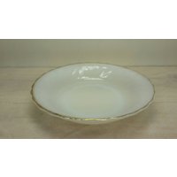 Suburbia Fire King Facettierte Milchglas Suppe Müsli Servierschüssel | 1 Mit Goldrand Hervorragender Zustand Suburbia Fire King Facettierte Milchglas Suppe Müsli Servierschüssel | 1 Mit Goldrand Hervorragender Zustand von Redstone2020