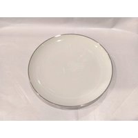 Syracuse "Chevy Chase" Brot Dessert Oder Salat Teller 1970S Shiny Silver Rim Super Zustand von Redstone2020