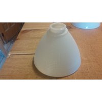 Torchiere Milchglas Ersatz Leuchte Kronleuchter Globe Shade Kleine Quadrate Muster Ausgezeichneter Zustand Torchiere Milchglas Ersatz Leuchte Kronleuchter Globe Shade Kleine Quadrate Muster Ausgezeichneter Zustand von Redstone2020