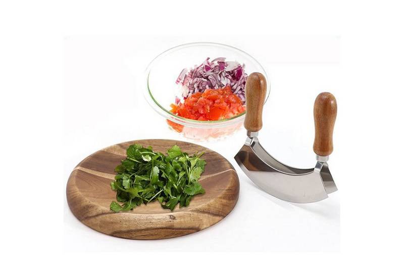 Refined Living Wiegemesser Doppelklinge Edelstahl Wiegemesser mit Schneidebrett, kräuterschneider, kräuterschneider Kräuterschneidebrett Hackmesser Biegemesser Käse Refined Living Wiegemesser Doppelklinge Edelstahl Wiegemesser mit Schneidebrett, kräuterschneider, kräuterschneider Kräuterschneidebrett Hackmesser Biegemesser Käse von Refined Living