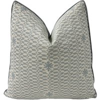 Quadrille - Carlo Ii Neutral in Soft Windsor Blau, Kissen-Bezug// Made To Order // Designer-stoff High-End Designer-Kissen-Bezug, Home Decor Quadrille - Carlo Ii Neutral in Soft Windsor Blau, Kissen-Bezug// Made To Order // Designer-stoff High-End Designer-Kissen-Bezug, Home Decor von RefinedPillows
