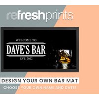 Personalisierte Bar Läufer - Einzigartige/Männerhöhle Geschenk Whisky Hausbar Gummi Matte Barmatte Zubehör Barware von RefreshPrints