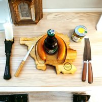 Saarlandbrett Lyoner Stubbi | Frühstücksbrett Mit Gravur Geschenk Saarländer Holzbrett Bier & Wurst-Aussparung Papa von RegioBrett