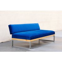 Maßgefertigtes Tagesbett Aus Stahl, Erle Und Samt, 1950Er Jahre Inspiriert, Kostenloser Us-Versand Maßgefertigtes Tagesbett Aus Stahl, Erle Und Samt, 1950Er Jahre Inspiriert, Kostenloser Us-Versand von RehabVintageLA