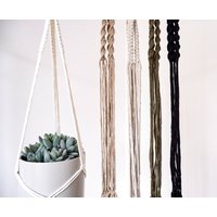 Minimale Makramee Pflanzenhänger | Recycelte Baumwolle Moderne Boho Style Dekoration von RehiaStudio