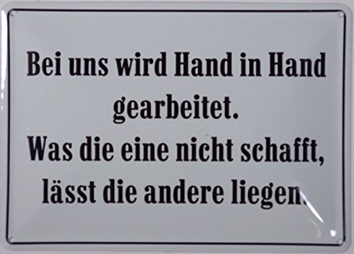 Blechschild 10x15 cm "Bei uns wird Hand in Hand gearbeitet" Spruch Sprüche Sign Blechschilder Schild Schilder 065 von RV