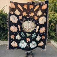 Kürbis Gewebte Decke Gruselige Jahreszeit | Herbst Dekor Halloween-Dekor Herbstwurf Thema Geschenkideen Cottagecore Kürbis Gewebte Decke Gruselige Jahreszeit | Herbst Dekor Halloween-Dekor Herbstwurf Thema Geschenkideen Cottagecore von RelatableBasic