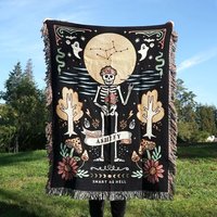 Neue Personalisierte Sternzeichen-Skelett-Woven-Decke | Benutzerdefinierte Astrologie Geschenke Sternzeichen Mit Skeletten Geschenkideen von RelatableBasic