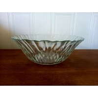 Vintage Mid-Century Glas Gewellte Salat-Dessertschüssel von RelicVintageUK