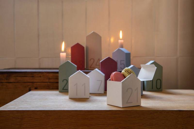 Remember befüllbarer Adventskalender, Remember Adventskalender DORF mit 24 nummerierten Häuschen von Remember