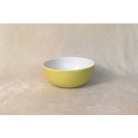Vintage Pyrex Gelbe Ofengeschirr Servierschüssel # 404/4 Qt Made in Den Usa Vintage Pyrex Gelbe Ofengeschirr Servierschüssel # 404/4 Qt Made in Den Usa von RemiDanielleModern
