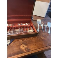 Vintage Silberplatte Besteck Set Mit Box von RemnantsOfOurPast
