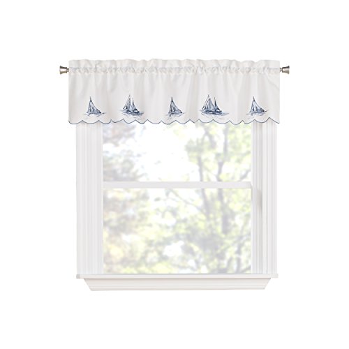 Renaissance Sailboat Volant, Polyester Textil, blau, W 12" x L 58" (1 Panels) von Renaissance