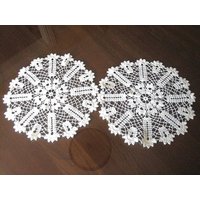 Deckchen Hand Gehäkelte Spitze Aufbereiter Läufer Schal Baumwolle Tischdecke Crisp Runde Pfeil Finger Deckchen Hand Gehäkelte Spitze Aufbereiter Läufer Schal Baumwolle Tischdecke Crisp Runde Pfeil Finger von RenaissanceProfessor