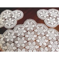 Deckchen Handgehäkelt Spitze Dresser Läufer Kommode Schal Baumwolle Tischdecke Ecru 3 Stück Set Deckchen Handgehäkelt Spitze Dresser Läufer Kommode Schal Baumwolle Tischdecke Ecru 3 Stück Set von RenaissanceProfessor