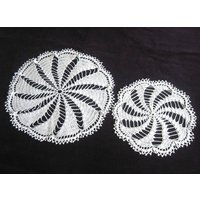 Deckchen Handgehäkelt Spitze Kommode Läufer Schal Baumwolle Tischdecke Weiss Spiralen Paar von RenaissanceProfessor