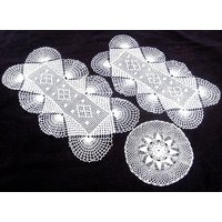 Deckchen Handgehäkelt Spitzenläufer Dresser Schal Topper Baumwolle Tischdecke Weiss 3 Fächer Deckchen Handgehäkelt Spitzenläufer Dresser Schal Topper Baumwolle Tischdecke Weiss 3 Fächer von RenaissanceProfessor