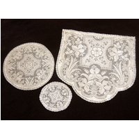 Deckchen Spitze Kommode Büro Schal Baumwolle Tischdecke Creamy Nadel Set 3 von RenaissanceProfessor