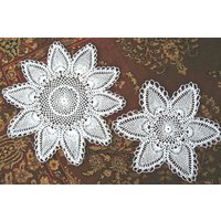 Doily Dresser Läufer Schal Gehäkelt Weiße Baumwolle Häkelspitze Weiß Ananas Motiv Set 2 Doily Dresser Läufer Schal Gehäkelt Weiße Baumwolle Häkelspitze Weiß Ananas Motiv Set 2 von RenaissanceProfessor