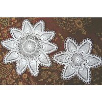 Doily Dresser Läufer Schal Gehäkelt Weiße Baumwolle Häkelspitze Weiß Ananas Motiv Set 2 Doily Dresser Läufer Schal Gehäkelt Weiße Baumwolle Häkelspitze Weiß Ananas Motiv Set 2 von RenaissanceProfessor