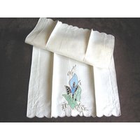 Madeira Handtücher Vintage Bestickte Cutwork Spitze Ecru Leinen Blaue Calla Lilie Handtuch von RenaissanceProfessor
