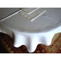 Massive Tischdecke Vintage Cutwork Kehlkreuzstich Weiss Reiner Leinen Elegant Mit Servietten von RenaissanceProfessor