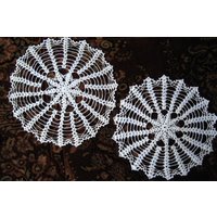 Paar Doily Tischläufer Schal Hand Gehäkelte Spitze Set 2 Weiße Baumwoll Spindeln von RenaissanceProfessor