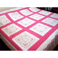 Quilt Bettdecke Decke Sehr Vintage Antique Verbreitung Patchwork Feedsack Blocks Rosa Stickerei von RenaissanceProfessor