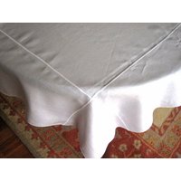 Vintage Weiße Leinen Tischdecke Linie Bordüre Kante 135 cm Quadratisch von RenaissanceProfessor