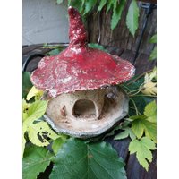 Keramik Futterstation Elfenhäuschenstil von RenatesKeramikShop