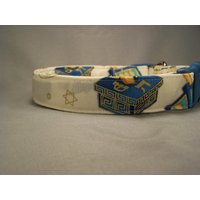 Blaue Dreidel Auf Creme Chanukka-Hundehalsband von RescueMeCollars