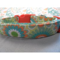 Mint Grün Mit Orange Gänseblümchen-Blumen-Hundehalsband von RescueMeCollars
