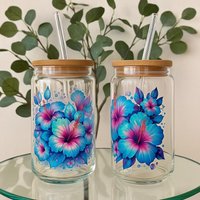 Trinkglas Strohhalm Eiskaffee Trinkbecher Matcha Latte Blüten Blumen Hibiskus Blumenwiese von ResinAllerlei