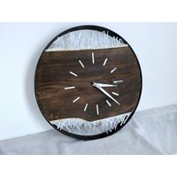Einzigartige Holz Wanduhr Für Wohnzimmer Dekor, Moderne T Unikat, Geburtstagsgeschenk Mann von ResinByKeti