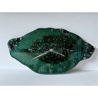 Moderne Wanduhr Einweihungsgeschenk Unikat Weihnachtsgeschenk Epoxidharz Uhr Jubiläumsgeschenk von ResinByKeti