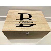 Große Personalisierte Gravierte Hölzerne Andenken-Erinnerungsbox Mit Geteiltem Monogramm von ResplendentAurora