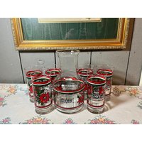 Vintage Weihnachtsstern Karaffe Und Set Von Sechs Coca Cola Gläsern von RestoreReuseRevive