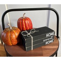 Home Sweet Stapelbücher, Rustikales/Bauernhaus Dekor, Tablett Deko, Einweihungsgeschenk von RestoredRootsDesign