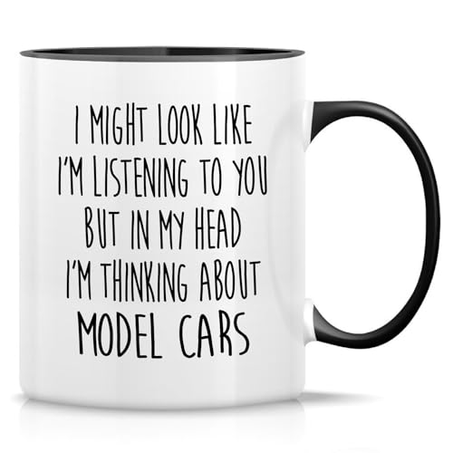 Retreez Lustige Tasse - Ich denke an Modellautos Tasse - 325 ml Keramik Kaffee oder Tee Tasse - Lustiges Geschenk für Modellauto-Sammler, Hobbyisten, Enthusiasten, Männer - Weiße Tasse mit schwarzem Retreez Lustige Tasse - Ich denke an Modellautos Tasse - 325 ml Keramik Kaffee oder Tee Tasse - Lustiges Geschenk für Modellauto-Sammler, Hobbyisten, Enthusiasten, Männer - Weiße Tasse mit schwarzem von Retreez