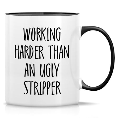 Retreez Lustige Tasse für Kollegen – Working Harder Than An Ugly Stripper Tasse – 325 ml Keramik Kaffee oder Tee Tasse – Lustige Büro-Kaffeetasse für Chef, Kollegen – Weiße Tasse mit schwarzem Griff Retreez Lustige Tasse für Kollegen – Working Harder Than An Ugly Stripper Tasse – 325 ml Keramik Kaffee oder Tee Tasse – Lustige Büro-Kaffeetasse für Chef, Kollegen – Weiße Tasse mit schwarzem Griff von Retreez