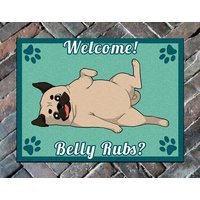 Lustiger Mops Belly Rub Willkommen Matte, Fußmatte Teppich Lustiger Mops Belly Rub Willkommen Matte, Fußmatte Teppich von RetroArtDecor
