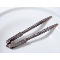 Antiker Metallnussknacker, Rustikale Patina | C0254 von RetroBode