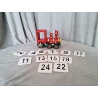 Vintage Adventskalender Spielzeug Zug Mit 12 Tellern Zahlen Von 1 Bis 24 Deutsche Weihnachtsdekoration #184 von RetroChristmaTheatre