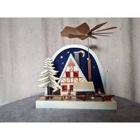 Vintage Deutsche Sammelpyramide Aus Holz Mit 3 Handbemalten Holzfiguren Und Kerzen #7 von RetroChristmaTheatre